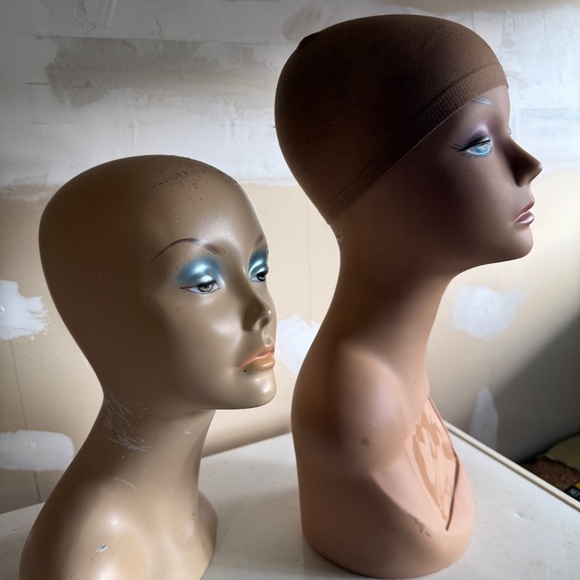 Realistic adult mannequin head with makeup - Picture 4 of 6
